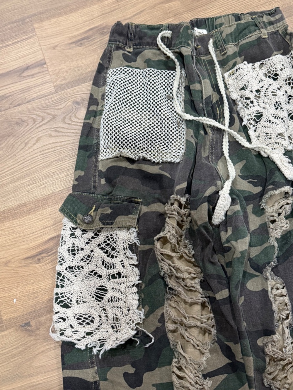 Pol camouflage and lace distressed jogger pants - Picture 6 of 10